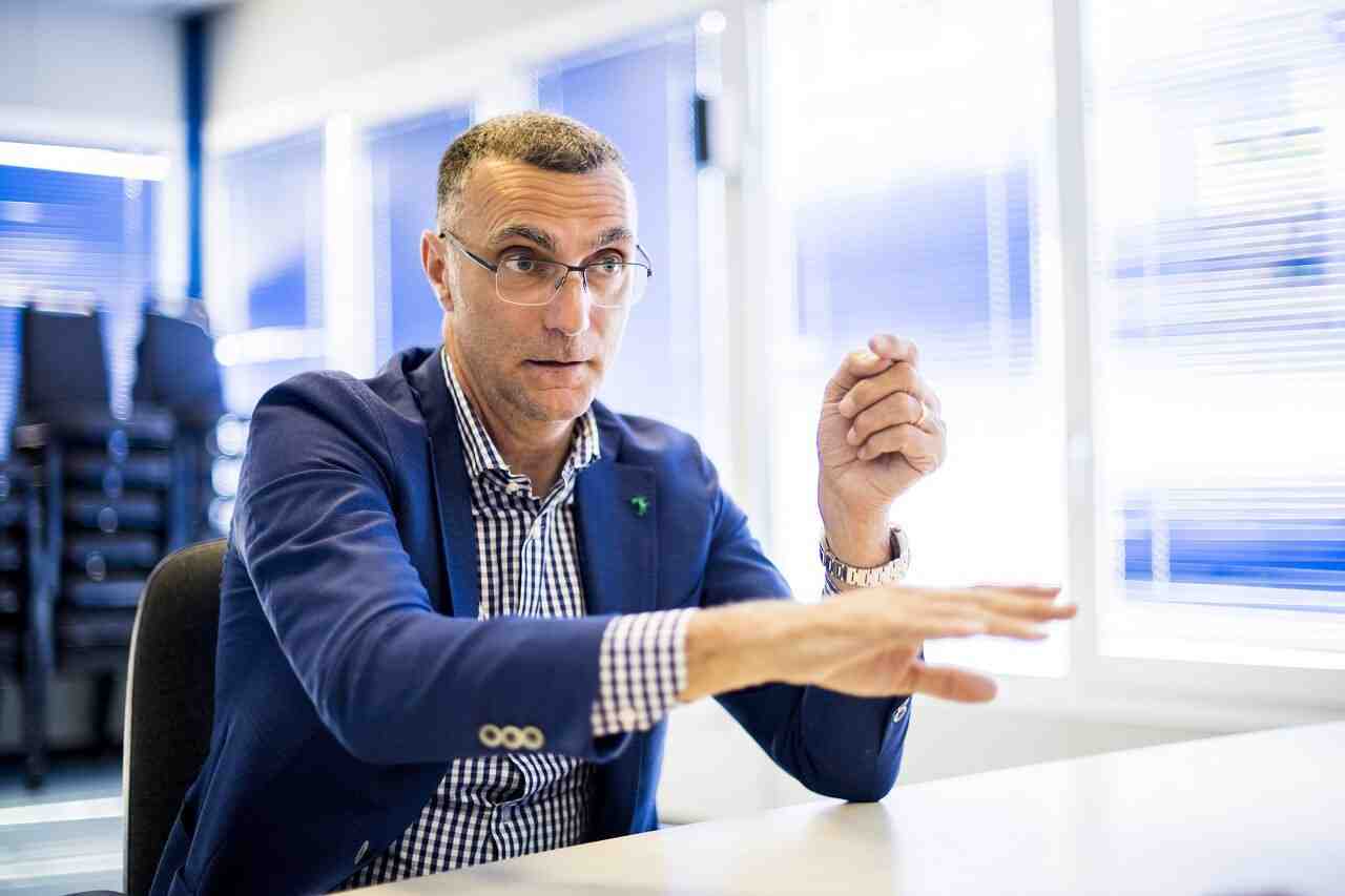 贝尔戈米：国米踢出本赛季最好的防守，巴斯托尼吃红牌激励了全队